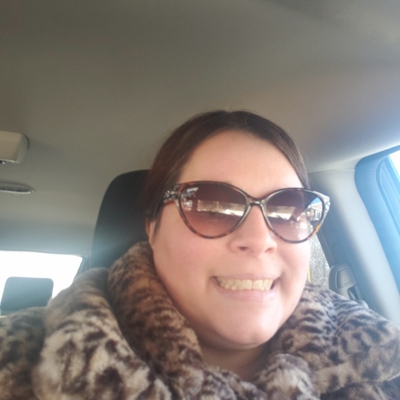 Meet your Posher, Heather - Picture 3 of 6